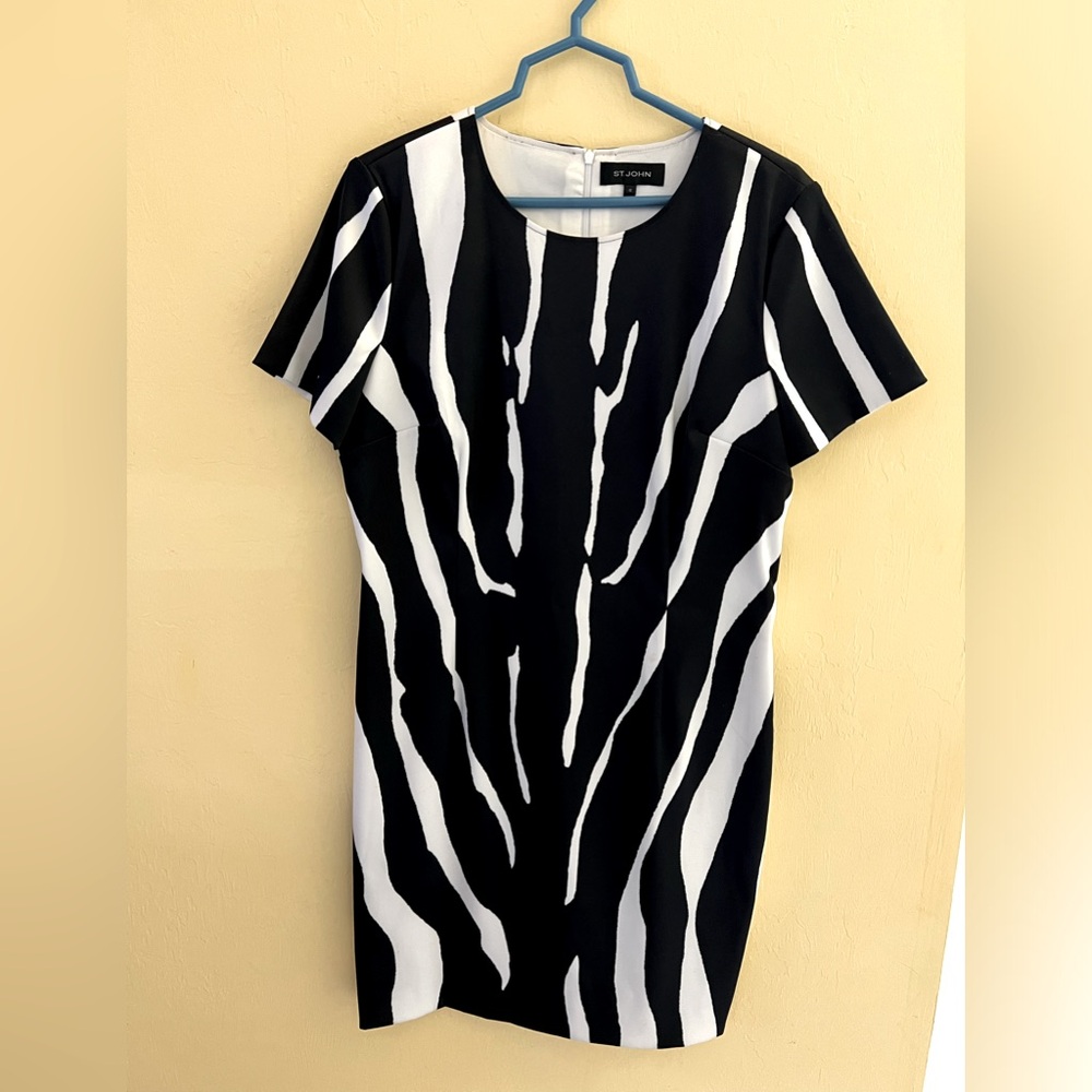ST. JOHN Short Sleeve Printed Shift Dress Black and White Size 12
